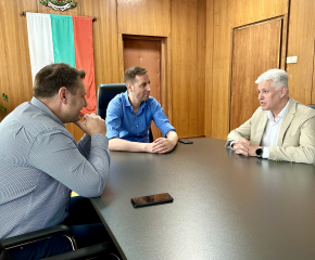В Община Ямбол се проведе работна среща с министъра на отбраната за връщането на още един парцел от Пехотинските казарми 